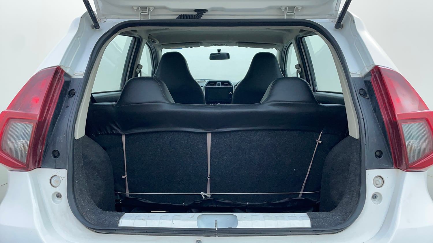 Used 2022 Datsun Redi-GO T(O) 1.0 Petrol Manual interior DICKY INSIDE VIEW