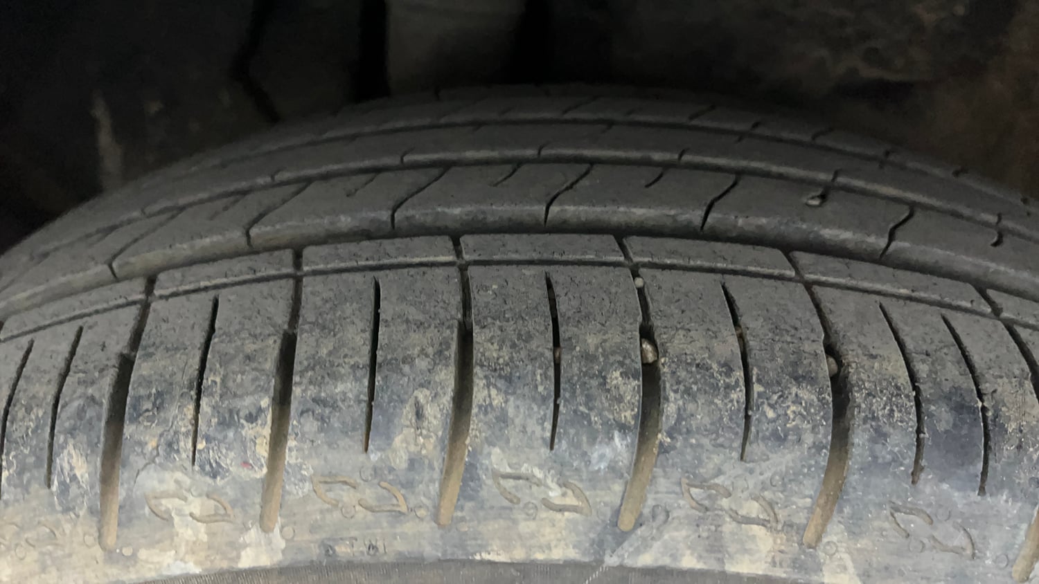 Used 2022 Mahindra XUV700 AX 5 Diesel MT 7 STR Diesel Manual tyres RIGHT REAR TYRE TREAD VIEW