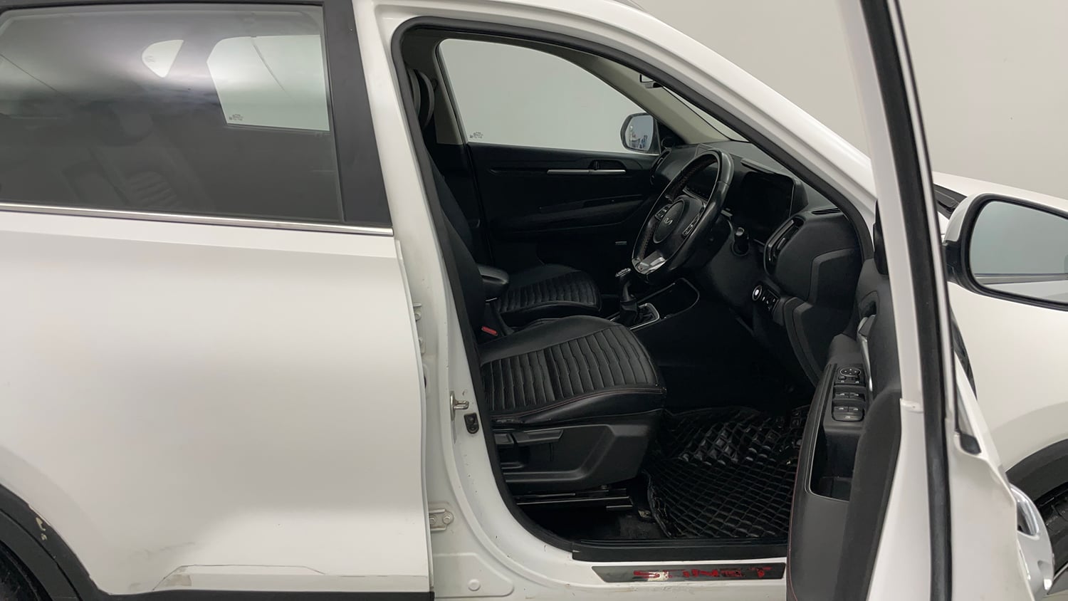 Used 2022 Kia Sonet GTX Plus 1.0 iMT Petrol Manual interior RIGHT SIDE FRONT DOOR CABIN VIEW