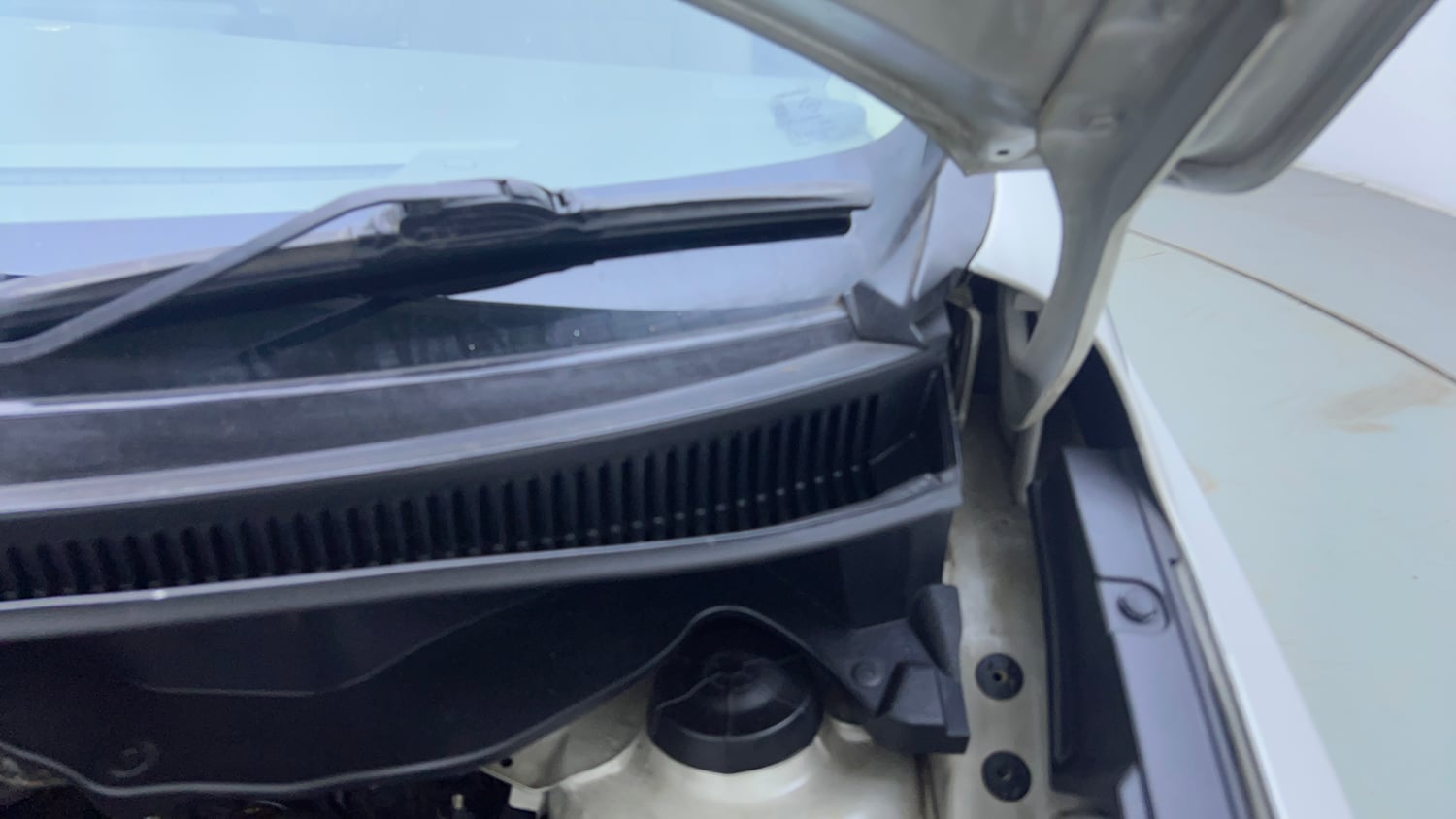 Used 2021 Maruti Suzuki New Ertiga ZXi AT Petrol Automatic engine ENGINE LEFT SIDE HINGE & APRON VIEW