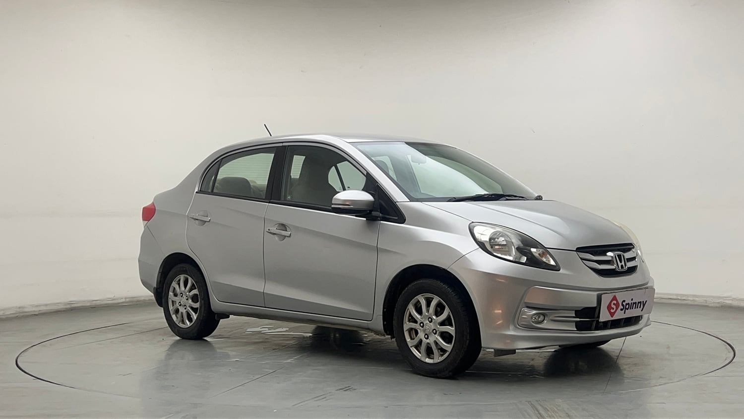 Used 2015 Honda Amaze 1.2 VX AT i-VTEC Petrol Automatic exterior RIGHT FRONT CORNER VIEW