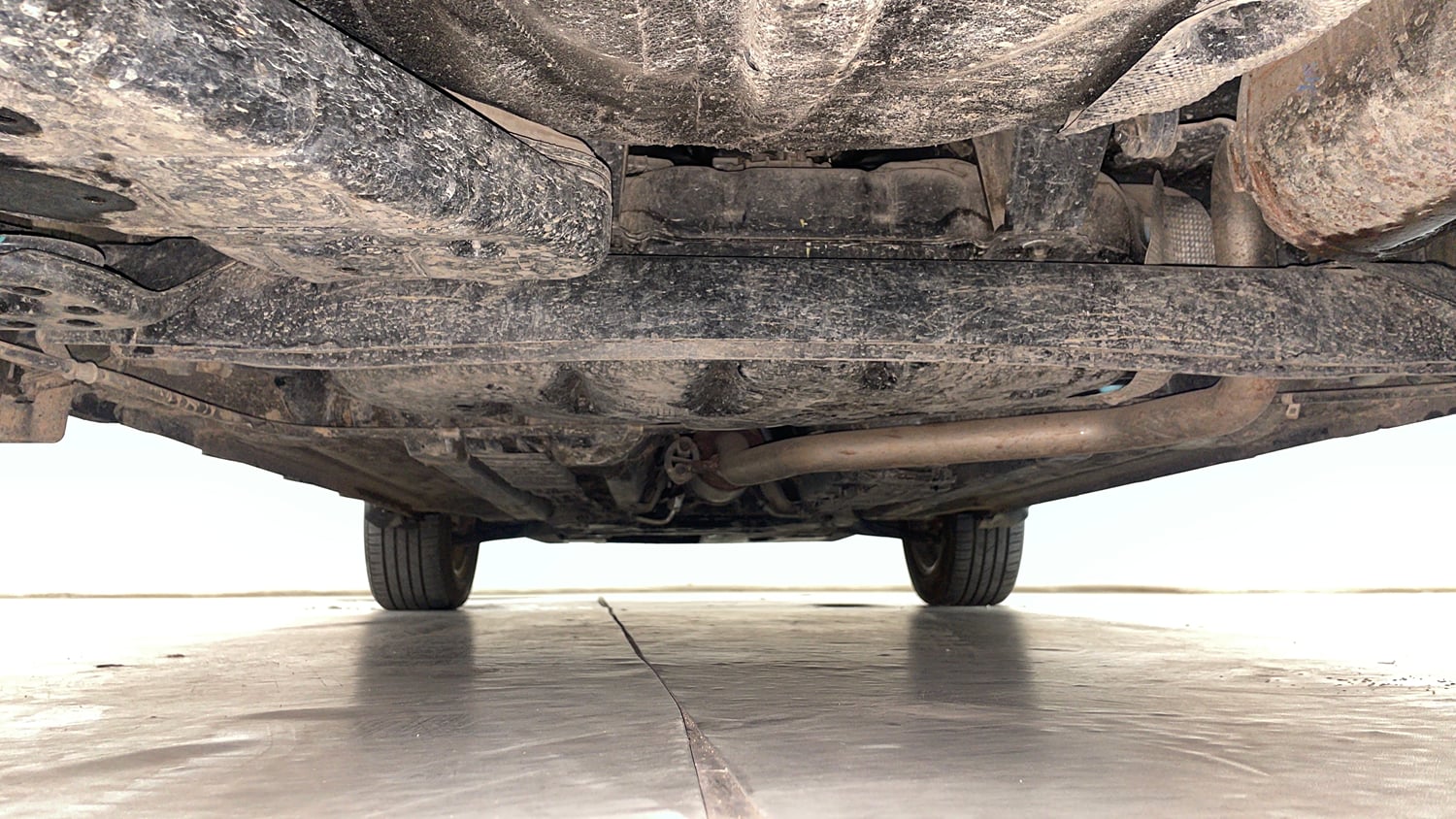 Used 2023 Hyundai Venue SX (O) 1.5 CRDi Diesel Manual extra REAR UNDERBODY VIEW (TAKEN FROM REAR)