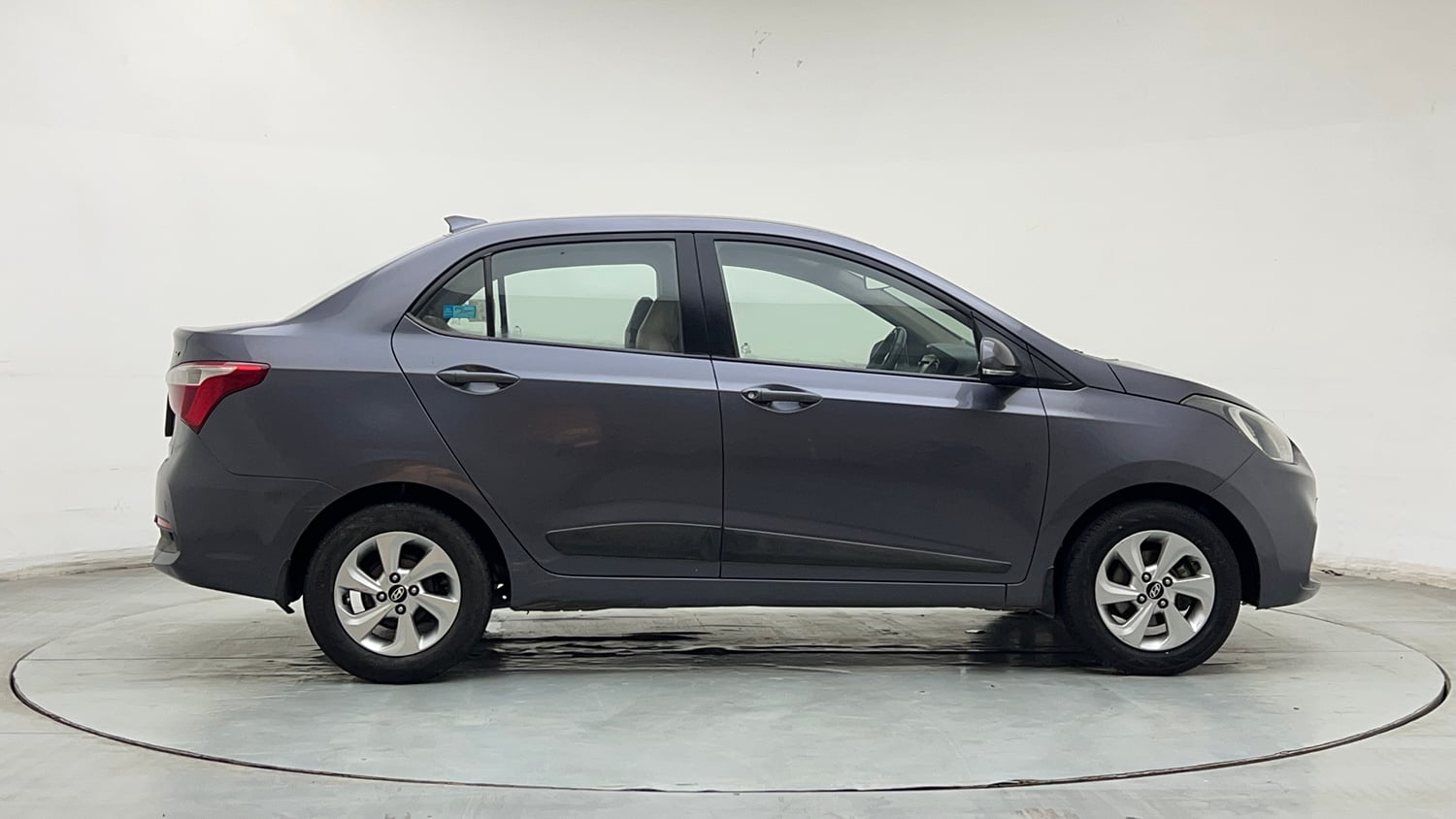 Used 2017 Hyundai Xcent SX Petrol Manual exterior RIGHT SIDE VIEW