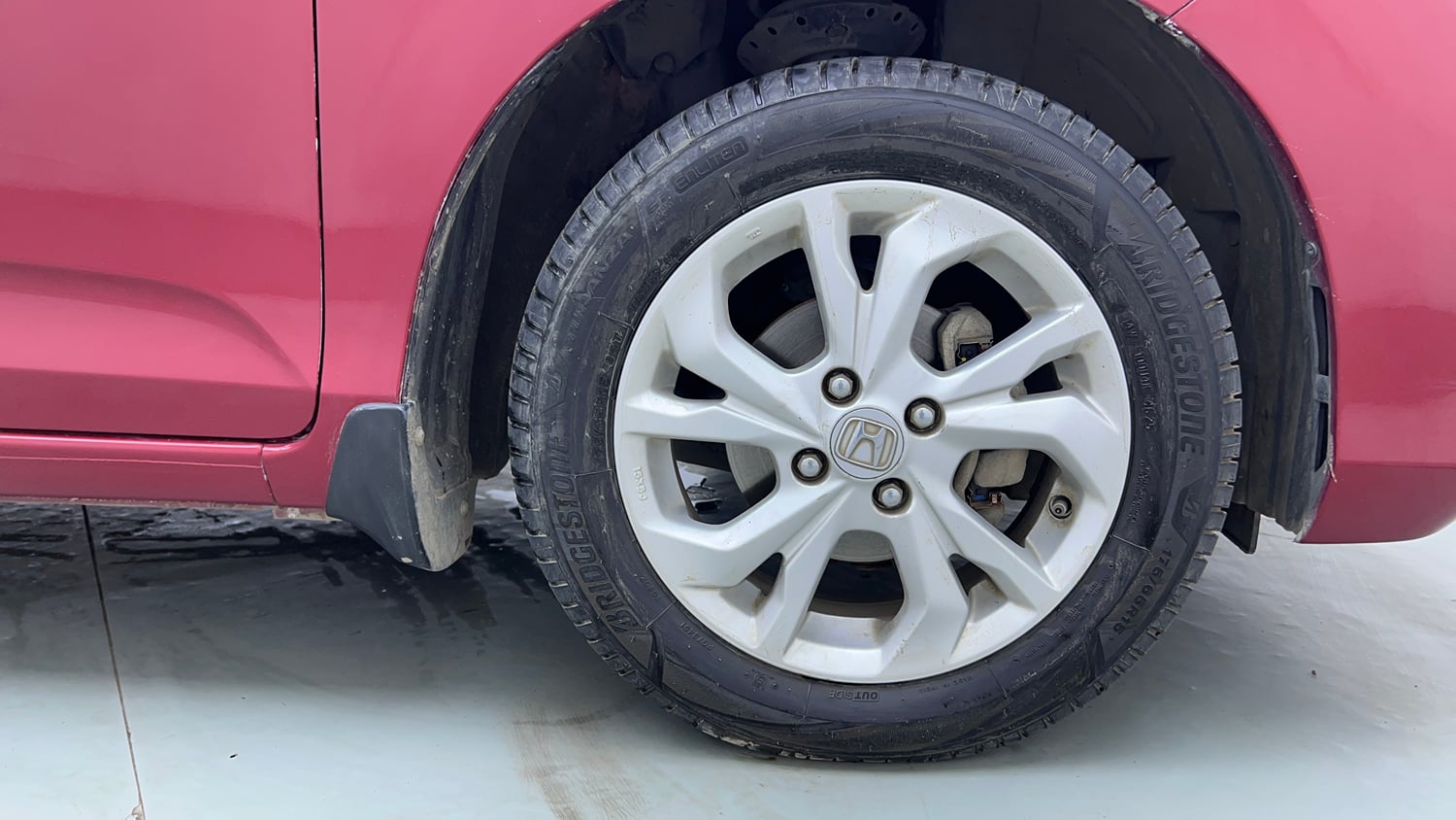 Used 2020 Honda Amaze Exclusive Edition CVT Petrol Petrol Automatic tyres RIGHT FRONT TYRE RIM VIEW