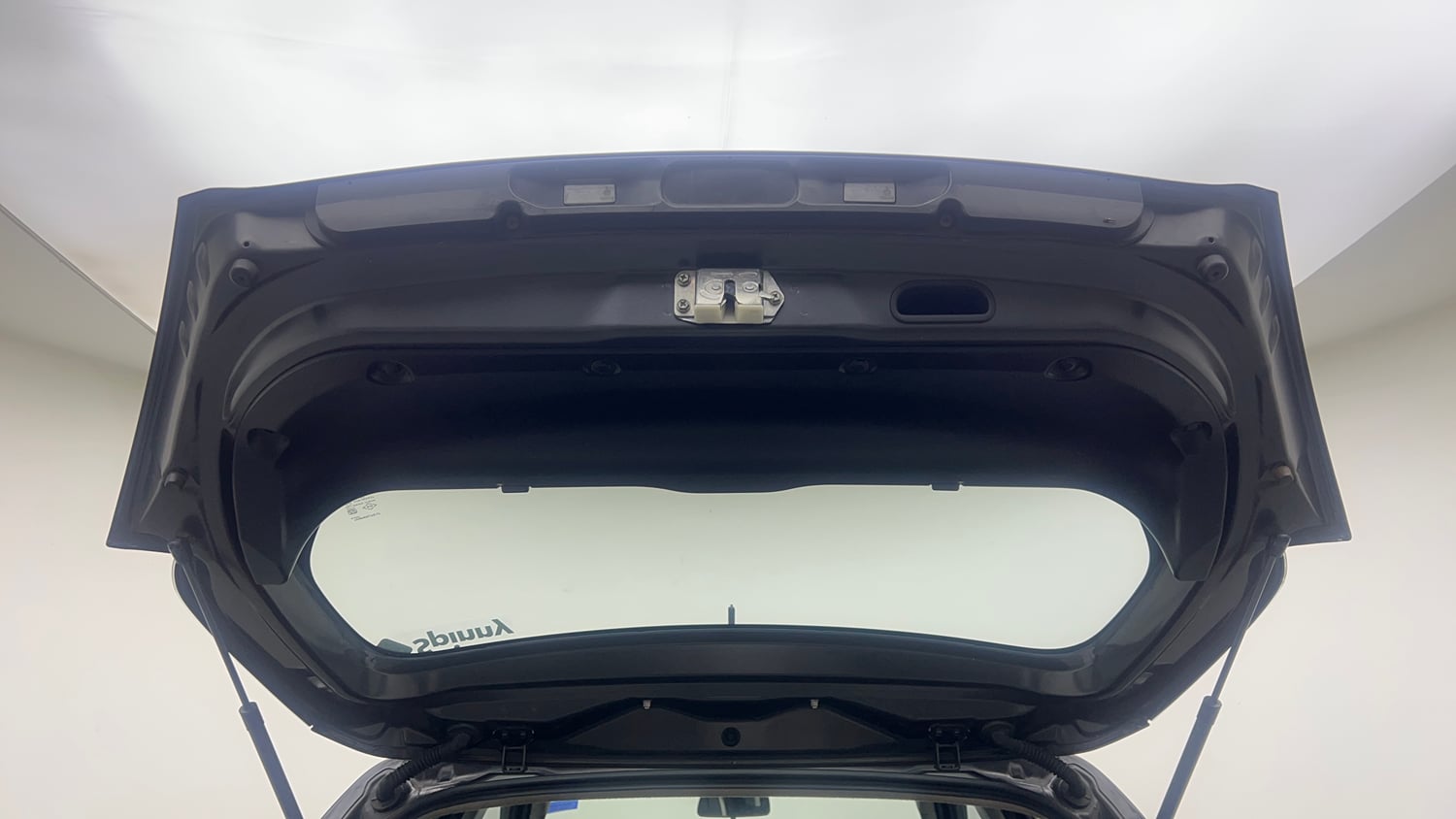 Used 2015 Maruti Suzuki Swift VXi Petrol Manual interior DICKY DOOR OPEN VIEW