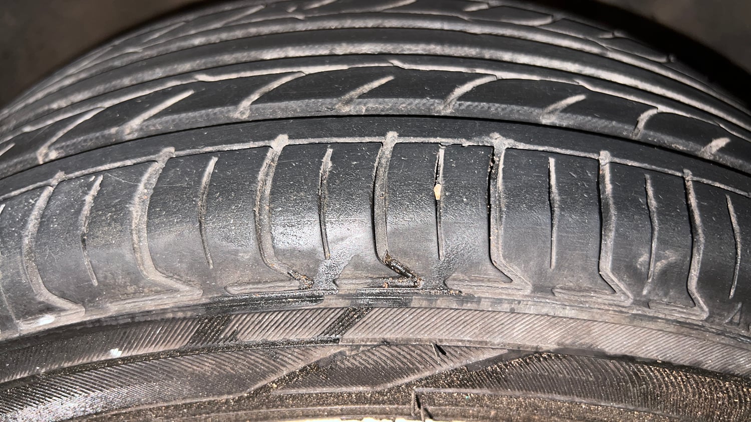 Used 2018 Tata Tiago Revotron XZ Petrol Manual tyres RIGHT FRONT TYRE TREAD VIEW