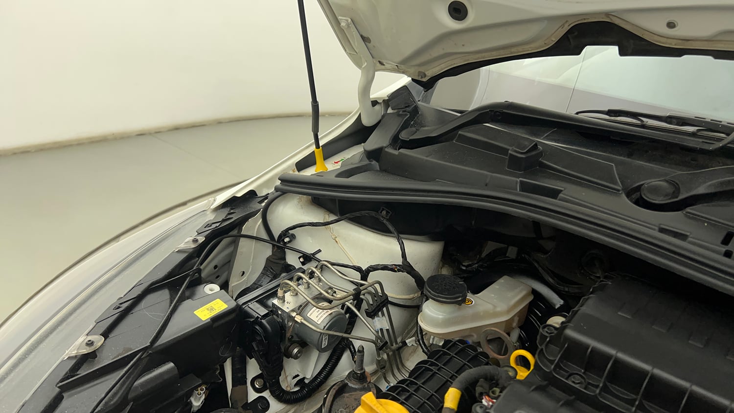 Used 2024 Tata Tiago XT CNG Cng Manual engine ENGINE RIGHT SIDE HINGE & APRON VIEW