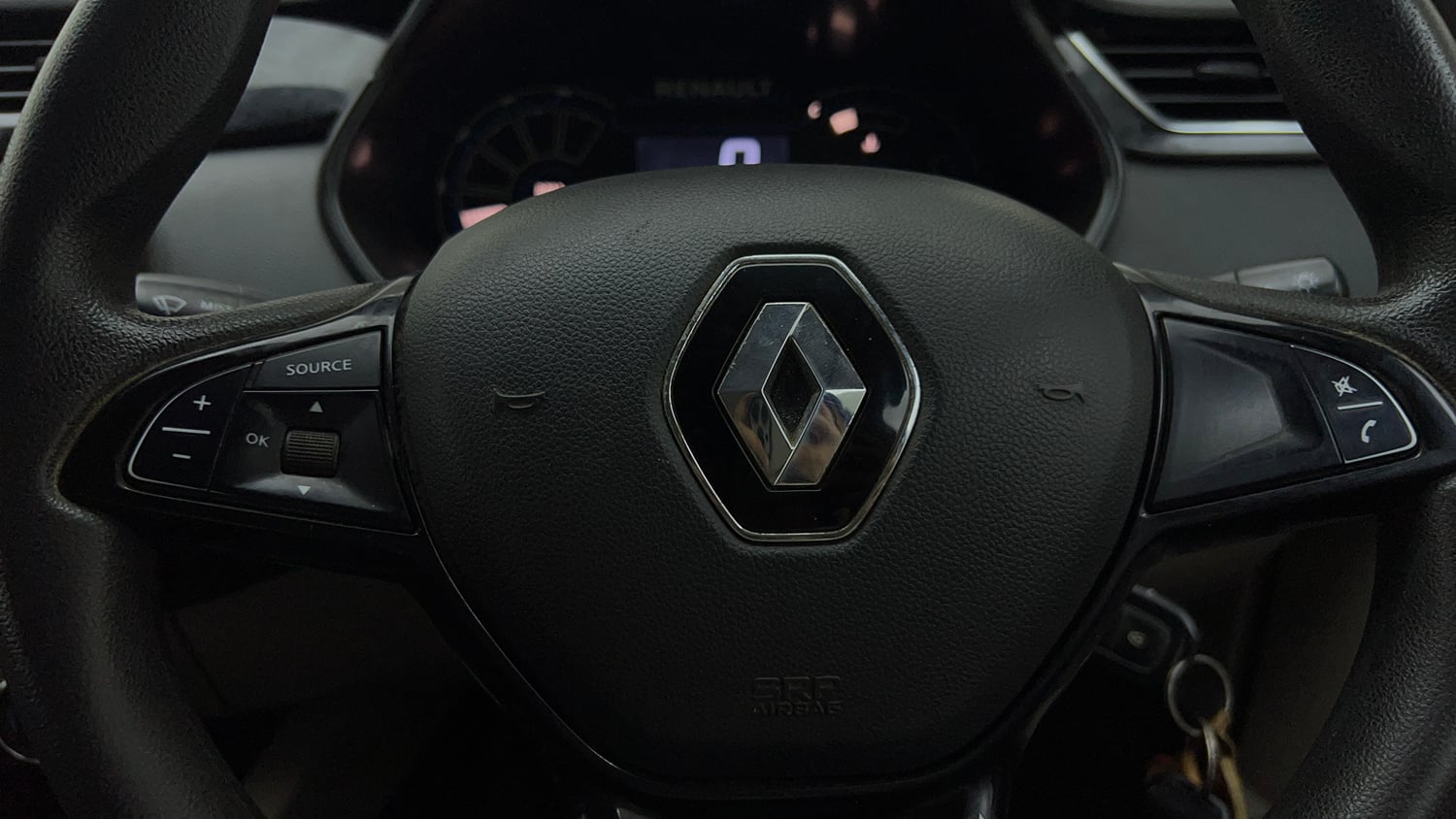 Used 2022 Renault Triber RXT Petrol Manual top_features Steering mounted controls