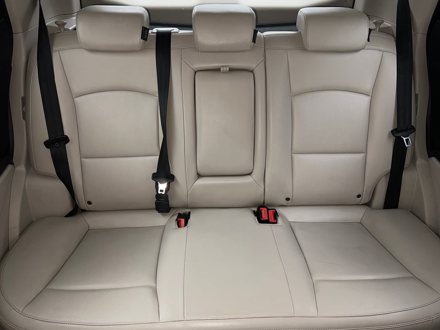 Used 2019 Mahindra XUV 300 1.5 W8 (O) Diesel Manual interior REAR SEAT CONDITION VIEW