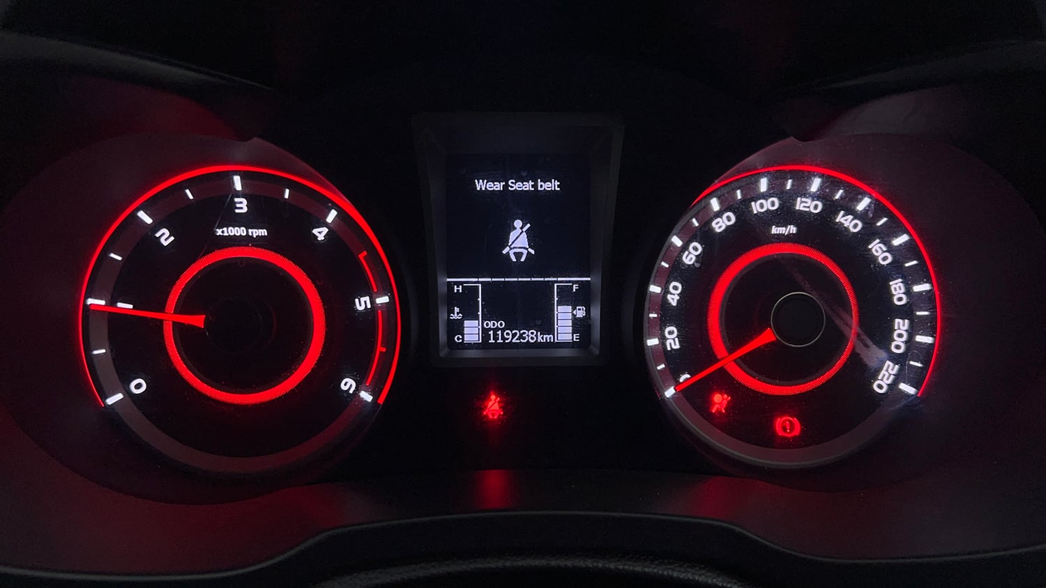 Used 2019 Mahindra XUV 300 1.5 W8 (O) Diesel Manual interior CLUSTERMETER VIEW