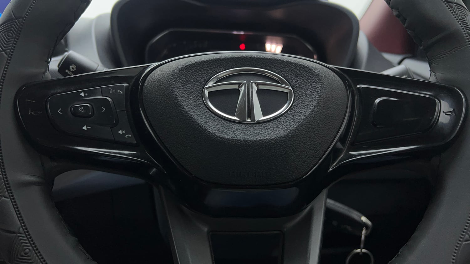 Used 2022 Tata Nexon XM (S) Petrol Manual top_features Steering mounted controls