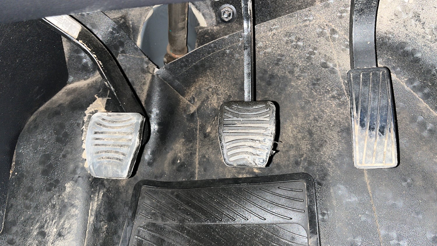 Used 2022 Mahindra XUV700 AX 5 Diesel MT 7 STR Diesel Manual interior PEDALS VIEW