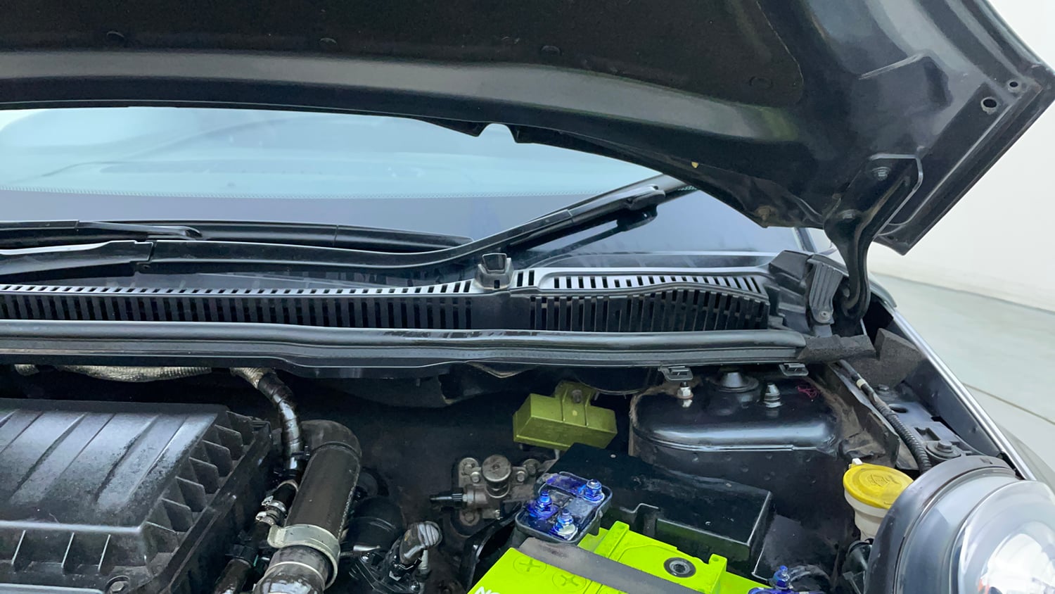 Used 2019 Tata Nexon XZ Plus Diesel Diesel Manual engine ENGINE LEFT SIDE HINGE & APRON VIEW