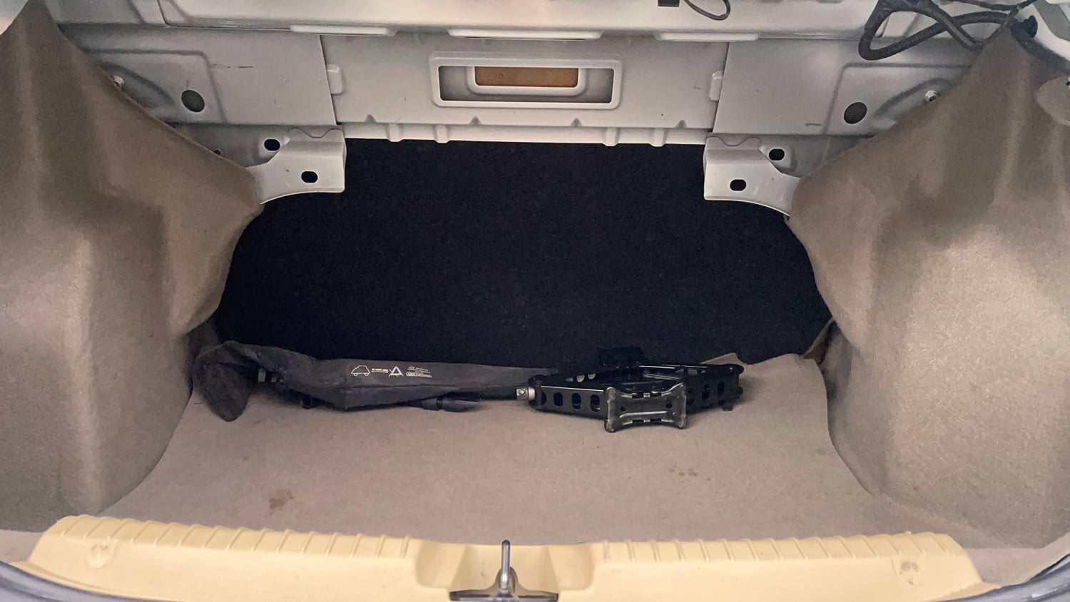 Used 2016 Ford Figo Aspire Titanium 1.2 Ti-VCT Petrol Manual interior DICKY INSIDE VIEW