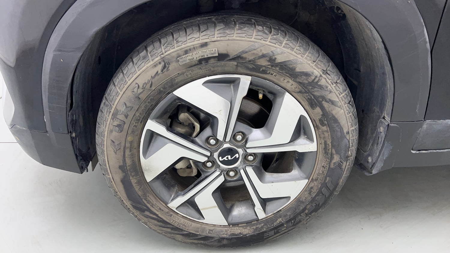 Used 2022 Kia Sonet HTX 1.5 AT Diesel Automatic tyres LEFT FRONT TYRE RIM VIEW