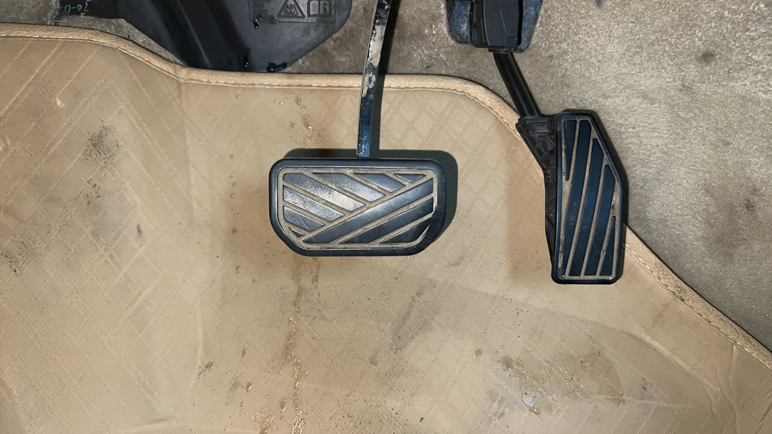 Used 2021 Maruti Suzuki New Ertiga ZXi AT Petrol Automatic interior PEDALS VIEW