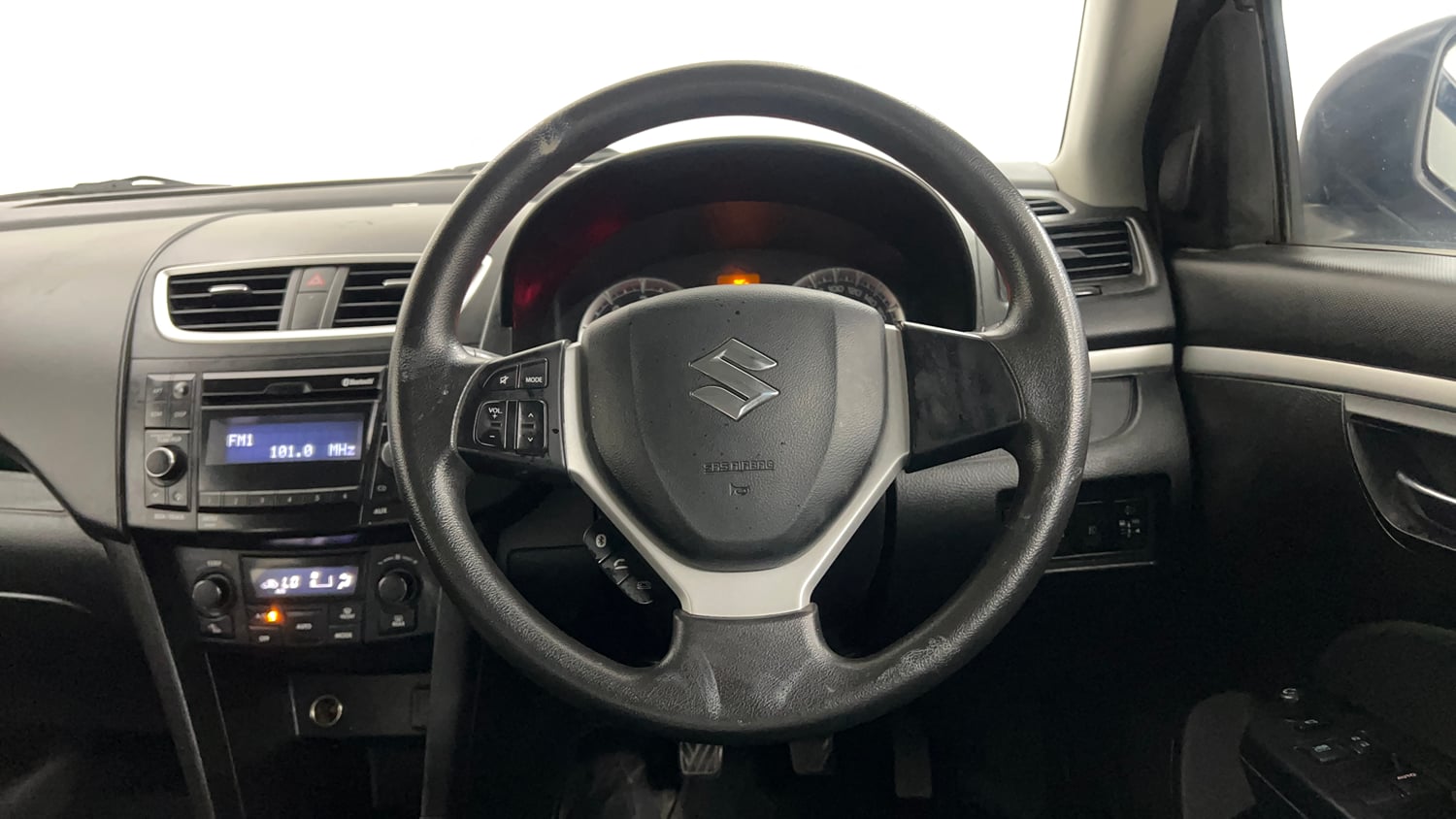 Used 2015 Maruti Suzuki Swift ZDi Diesel Manual interior STEERING VIEW