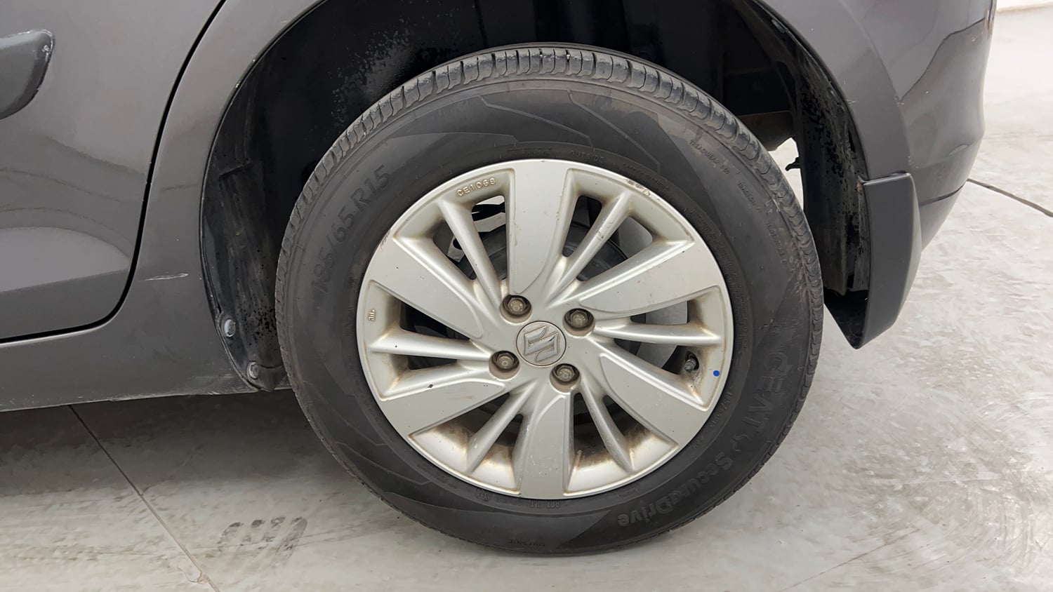Used 2015 Maruti Suzuki Swift ZDi Diesel Manual tyres LEFT REAR TYRE RIM VIEW