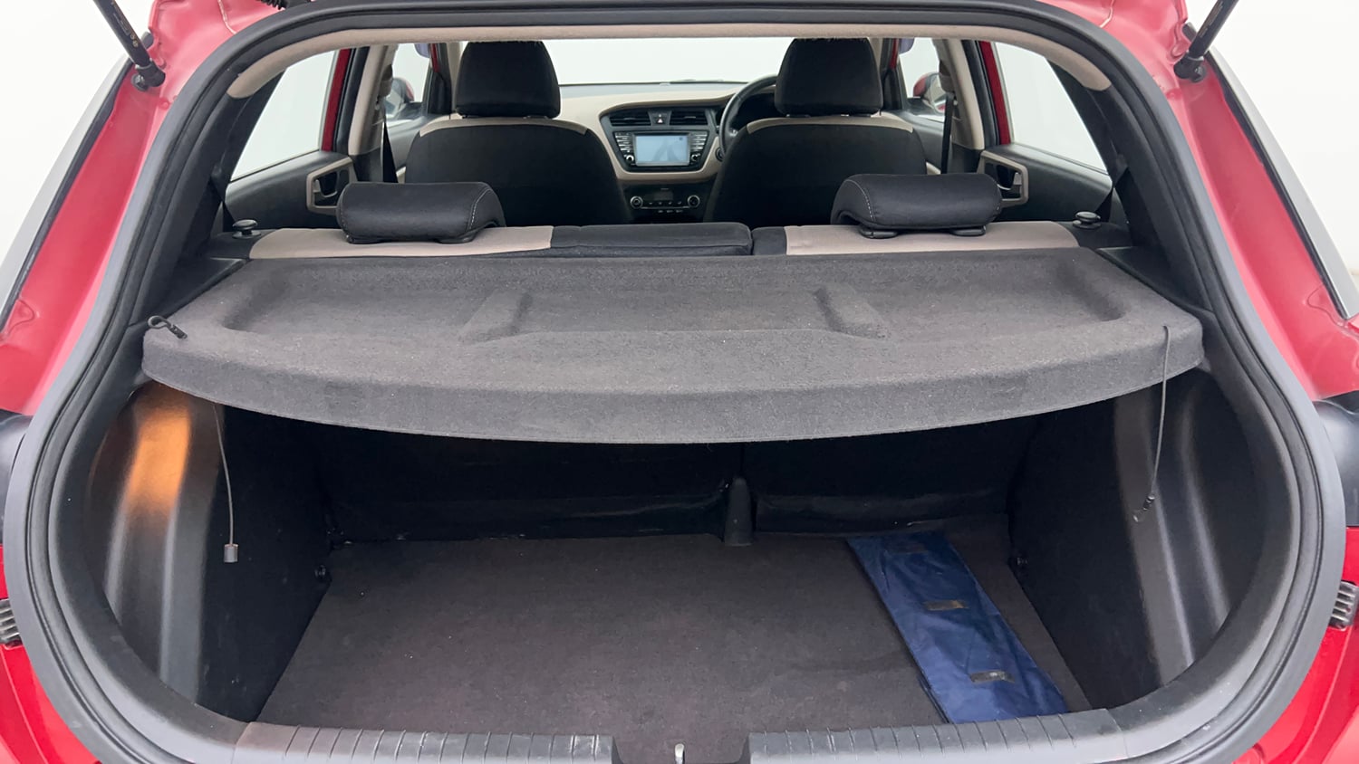 Used 2017 Hyundai Elite i20 Asta 1.4 CRDI (O) Diesel Manual interior DICKY INSIDE VIEW