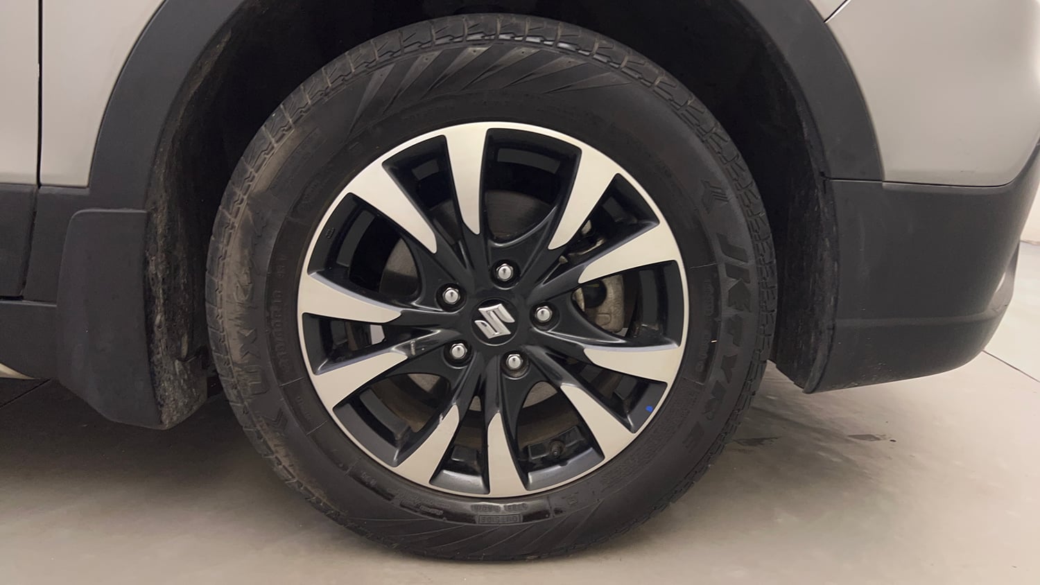 Used 2022 Maruti Suzuki S-Cross Zeta Petrol Manual tyres RIGHT FRONT TYRE RIM VIEW