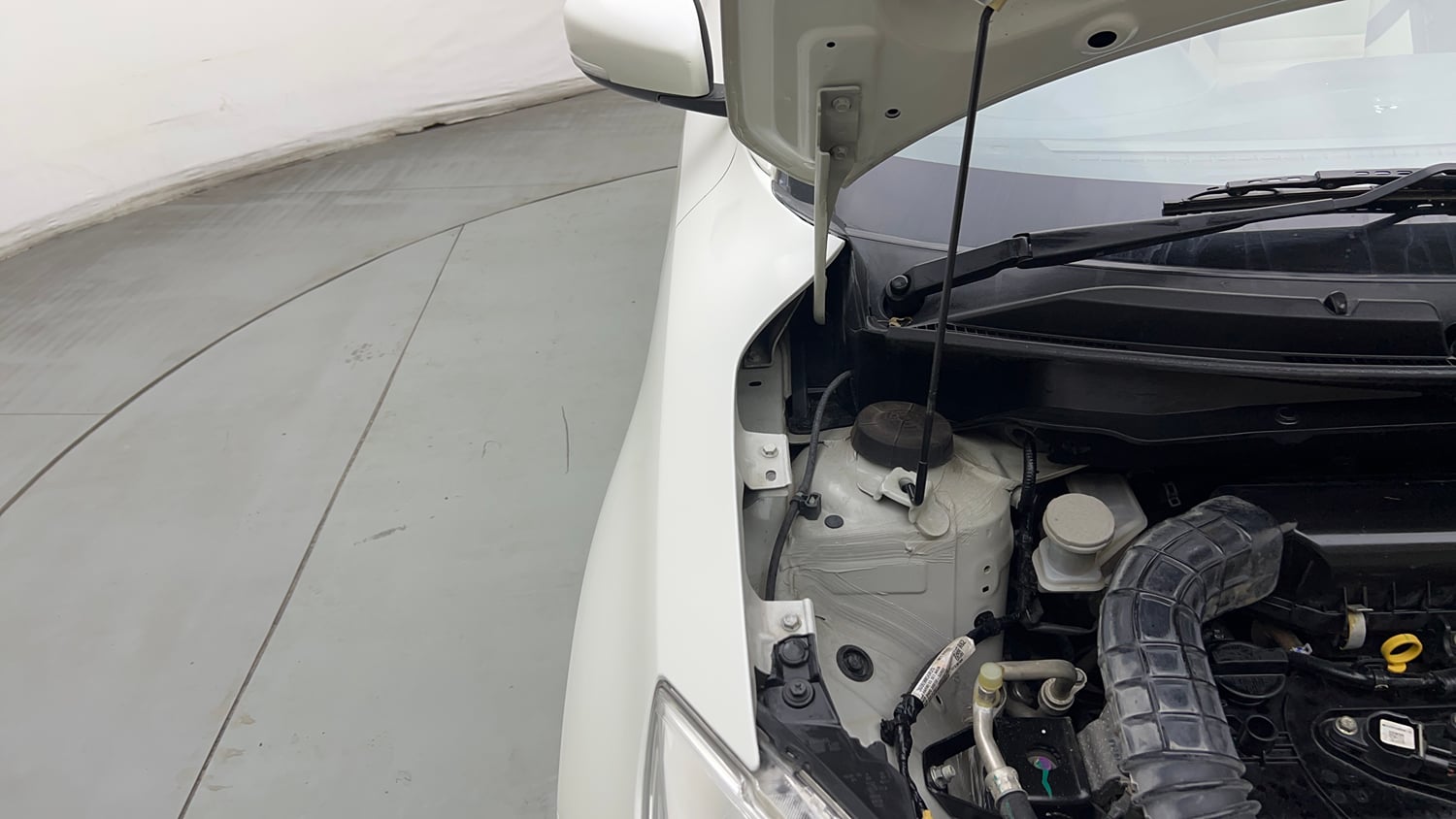 Used 2018 Maruti Suzuki Dzire VXi Petrol Manual engine ENGINE RIGHT SIDE HINGE & APRON VIEW