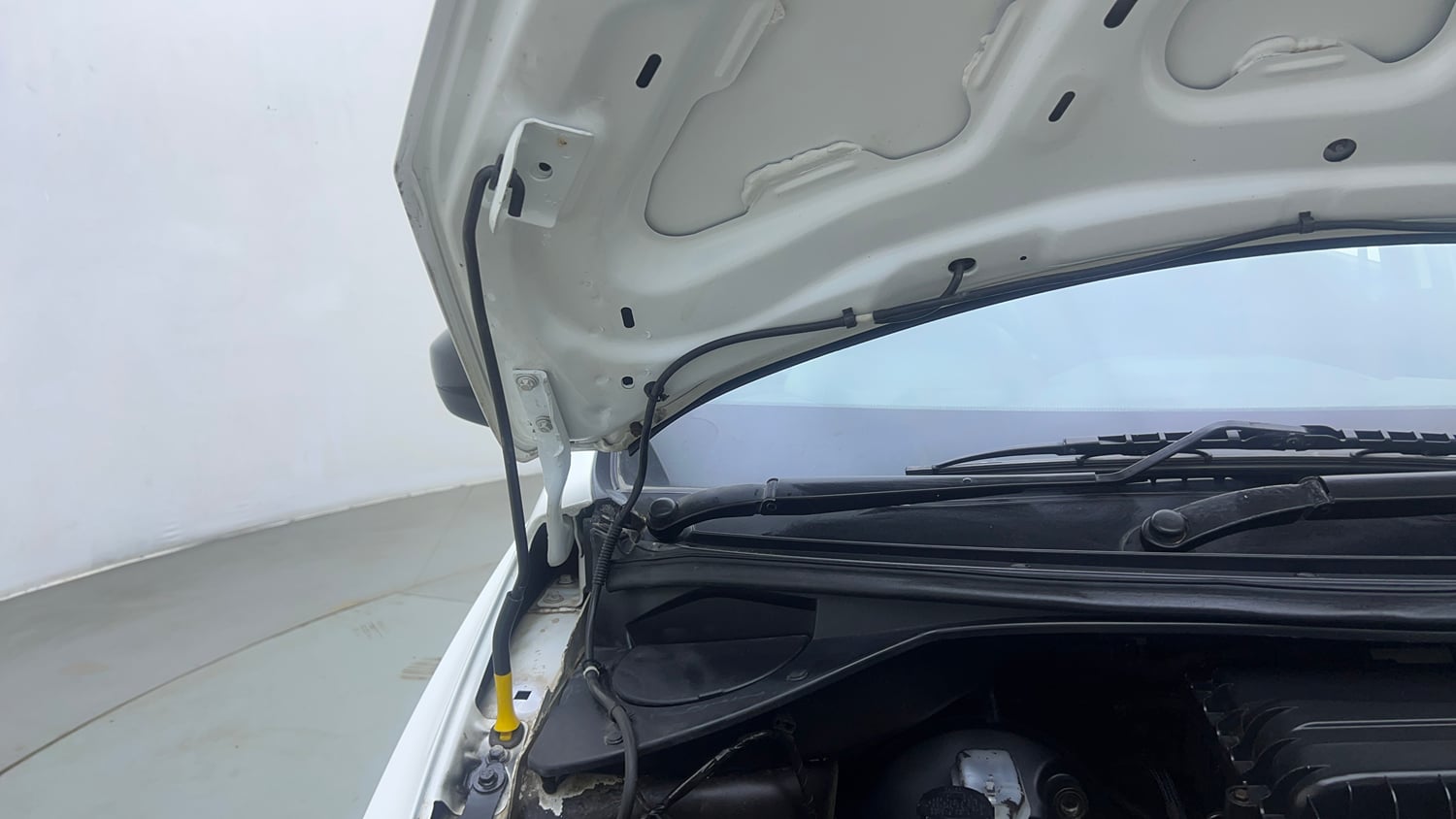 Used 2019 Tata Tiago Revotron XTA Petrol Automatic engine ENGINE RIGHT SIDE HINGE & APRON VIEW