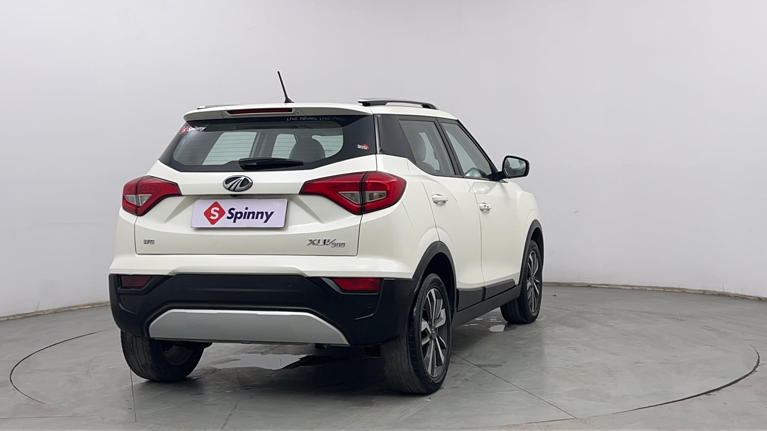 Used 2019 Mahindra XUV 300 1.5 W8 (O) Diesel Manual exterior RIGHT REAR CORNER VIEW