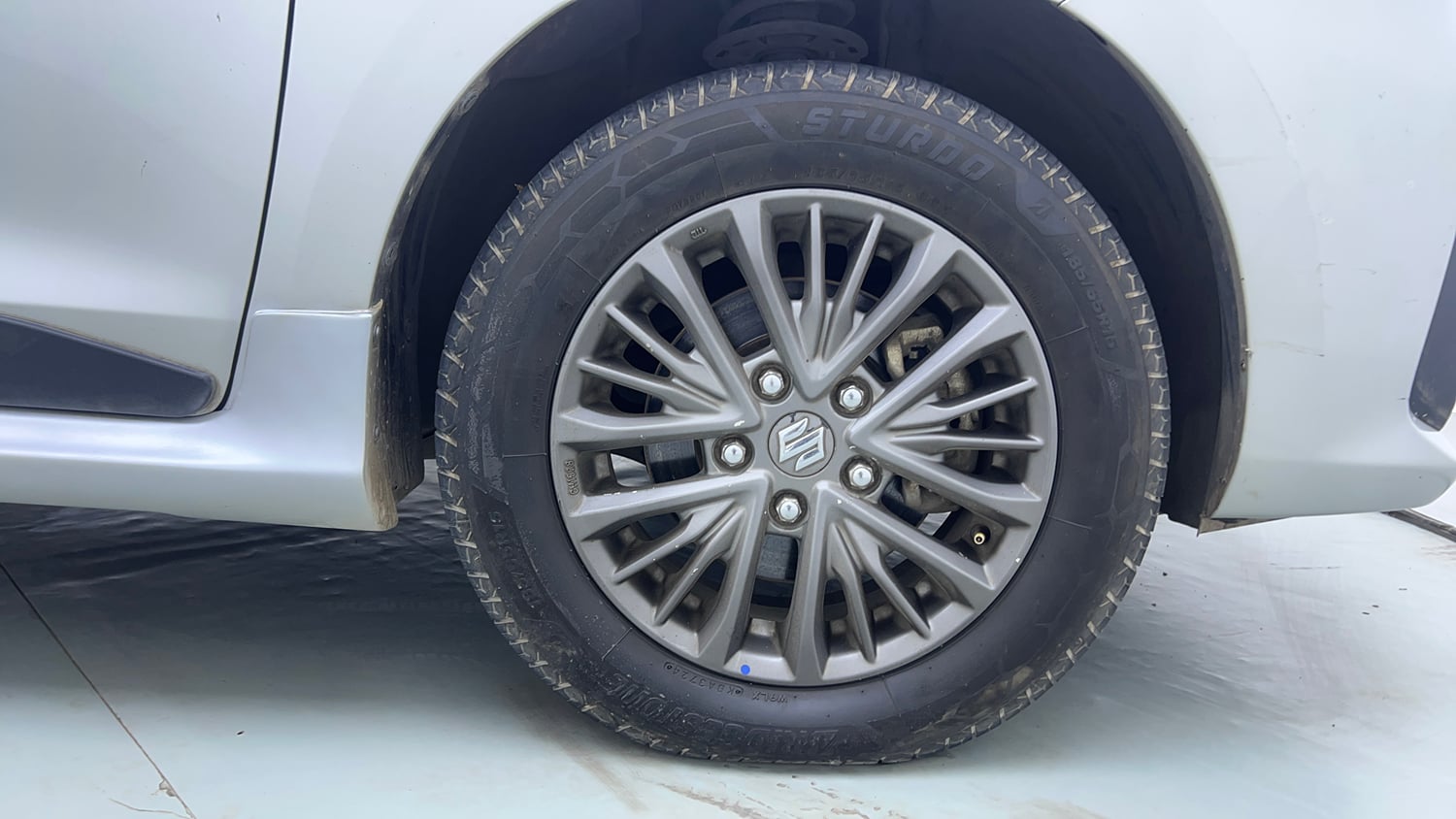 Used 2021 Maruti Suzuki New Ertiga ZXi AT Petrol Automatic tyres RIGHT FRONT TYRE RIM VIEW