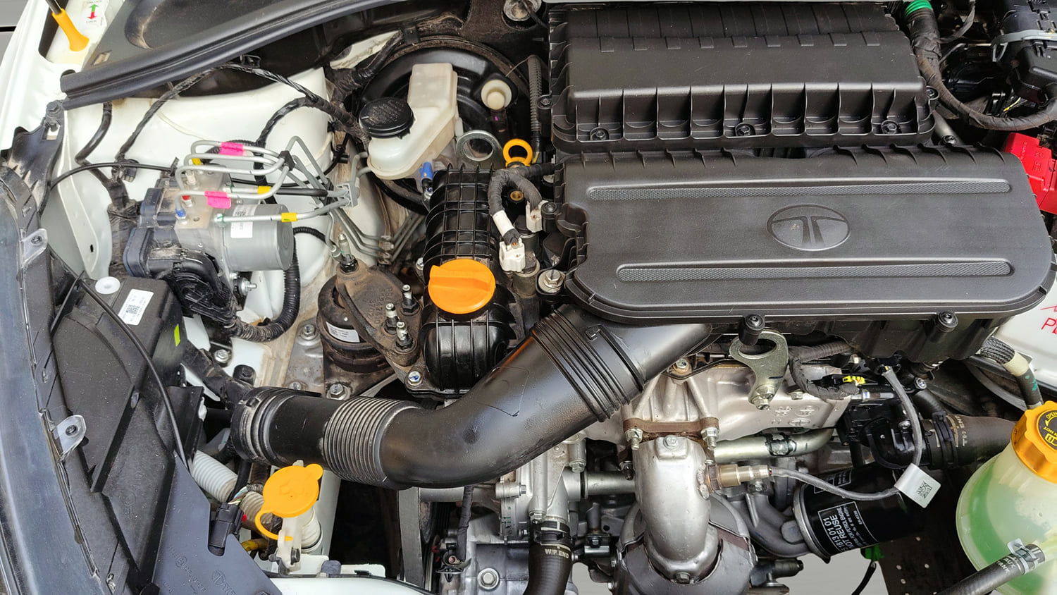 Used 2025 Tata Tiago XT Petrol Manual engine ENGINE RIGHT SIDE VIEW