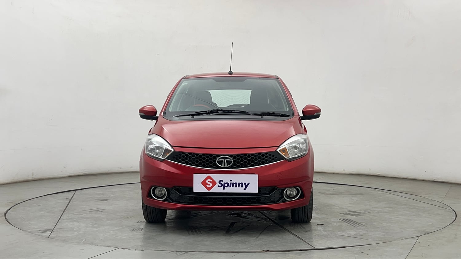 Used 2017 Tata Tiago Revotron XZ w/o Alloy Petrol Manual exterior FRONT VIEW
