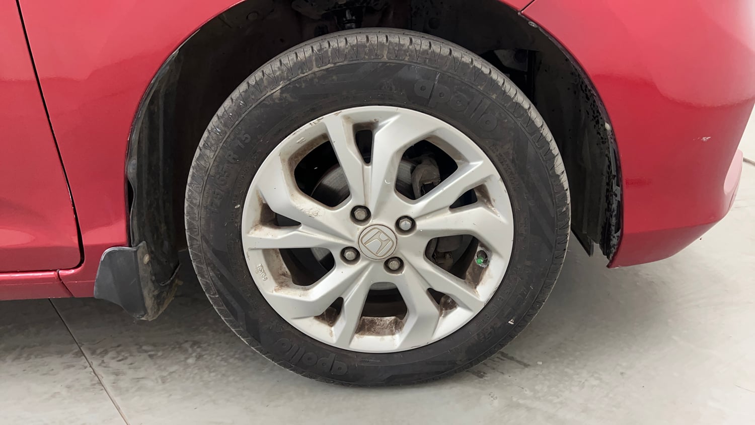 Used 2018 Honda Amaze 1.2 V MT Petrol Petrol Manual tyres RIGHT FRONT TYRE RIM VIEW