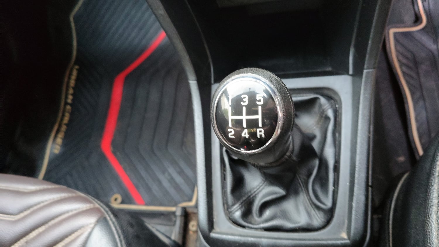 Used 2021 Toyota Urban Cruiser Mid Grade MT Petrol Manual interior GEAR  KNOB VIEW