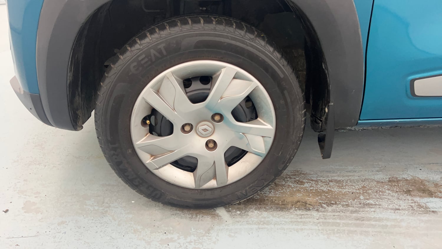 Used 2021 Renault Kwid RXT 1.0 (O) Petrol Manual tyres LEFT FRONT TYRE RIM VIEW
