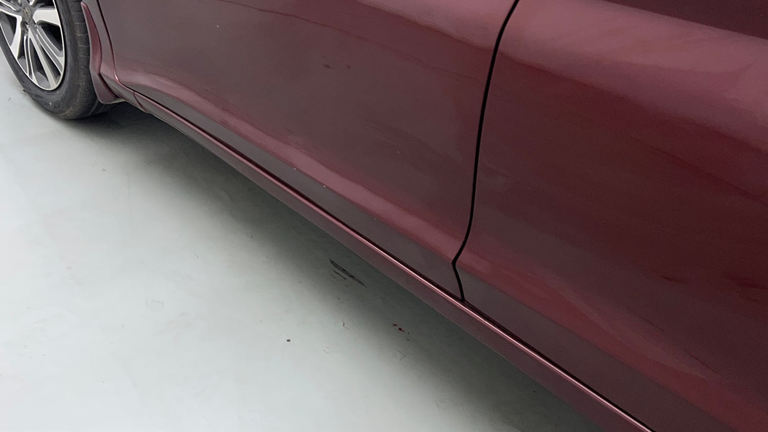 Used 2017 Honda City V Petrol Petrol Manual dents MINOR SCRATCH