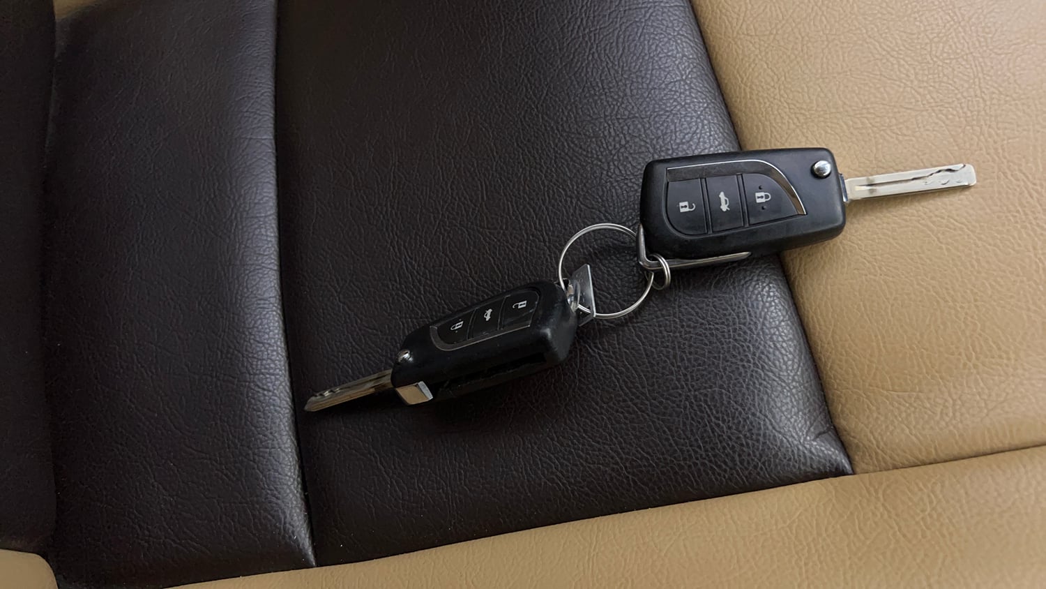 Used 2015 Toyota Corolla Altis G Petrol Petrol Manual extra CAR KEY VIEW