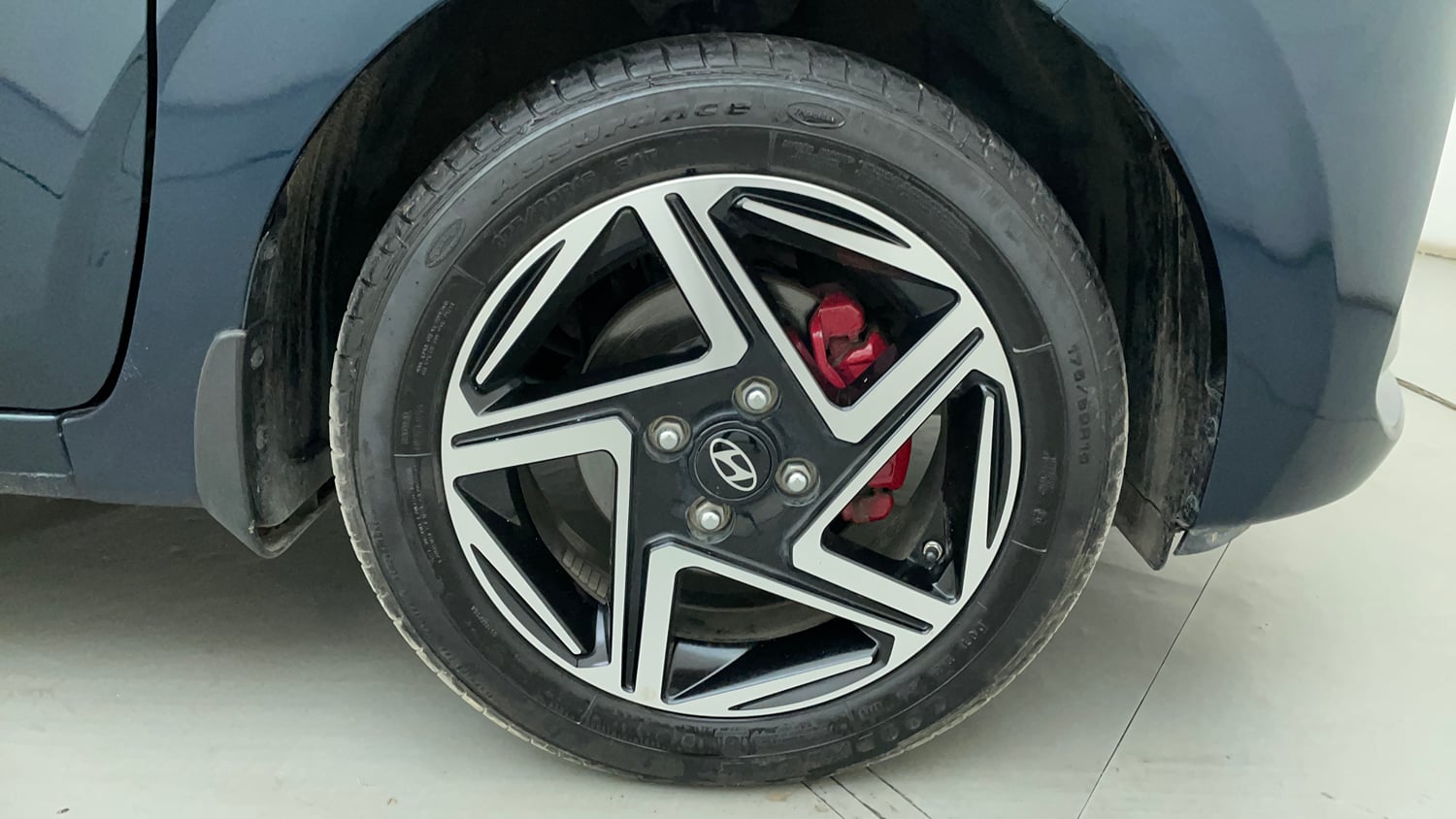 Used 2025 Hyundai Grand i10 Nios Sportz (O) 1.2 Kappa VTVT Petrol Manual tyres RIGHT FRONT TYRE RIM VIEW