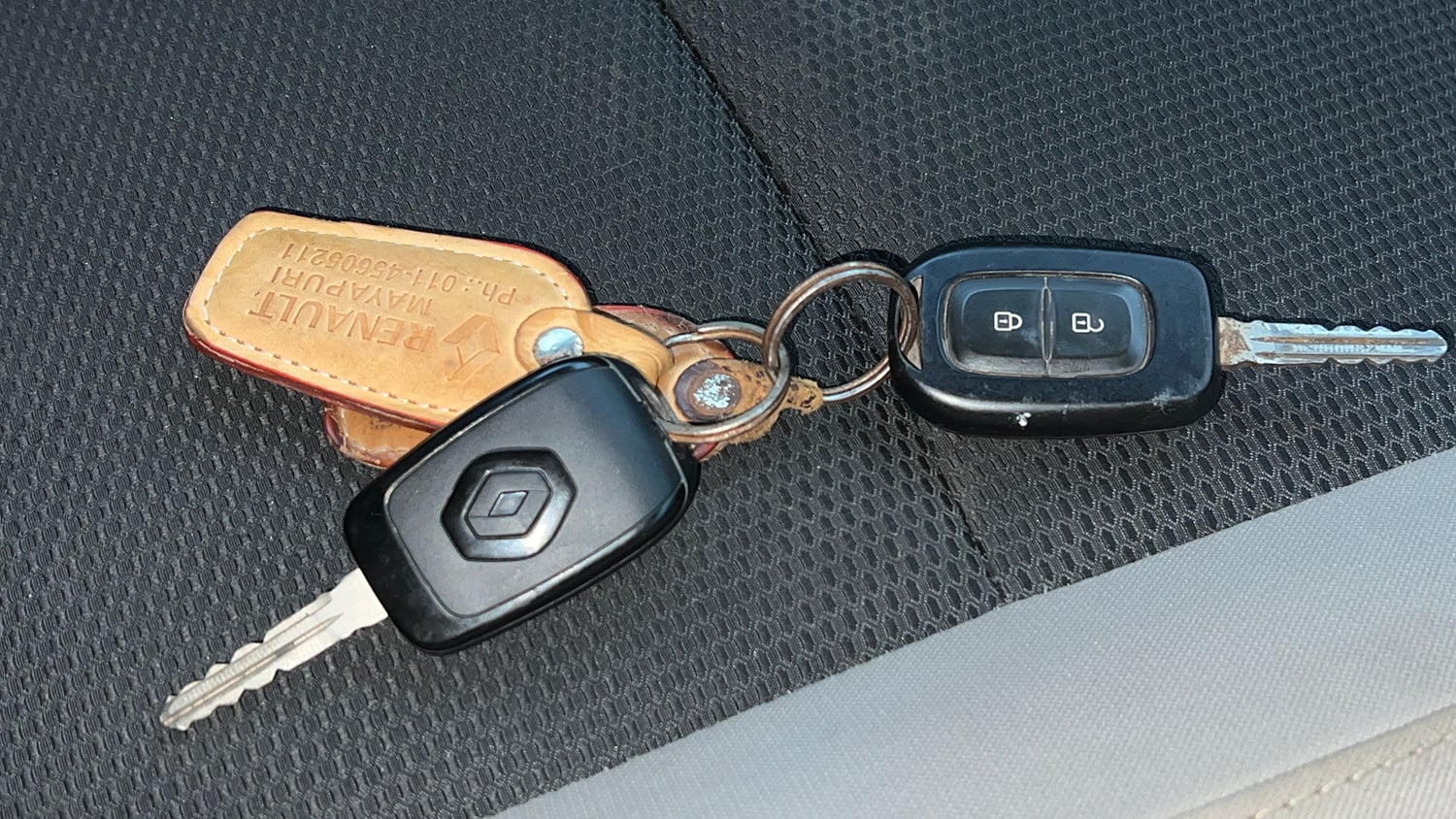 Used 2022 Renault Triber RXT Petrol Manual extra CAR KEY VIEW
