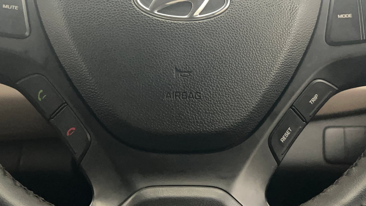 Used 2014 Hyundai Grand i10 Asta 1.2 Kappa VTVT (O) Petrol Manual top_features Airbags