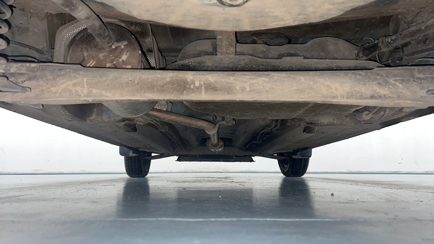 Used 2021 Renault Kwid RXT 1.0 (O) Petrol Manual extra REAR UNDERBODY VIEW (TAKEN FROM REAR)