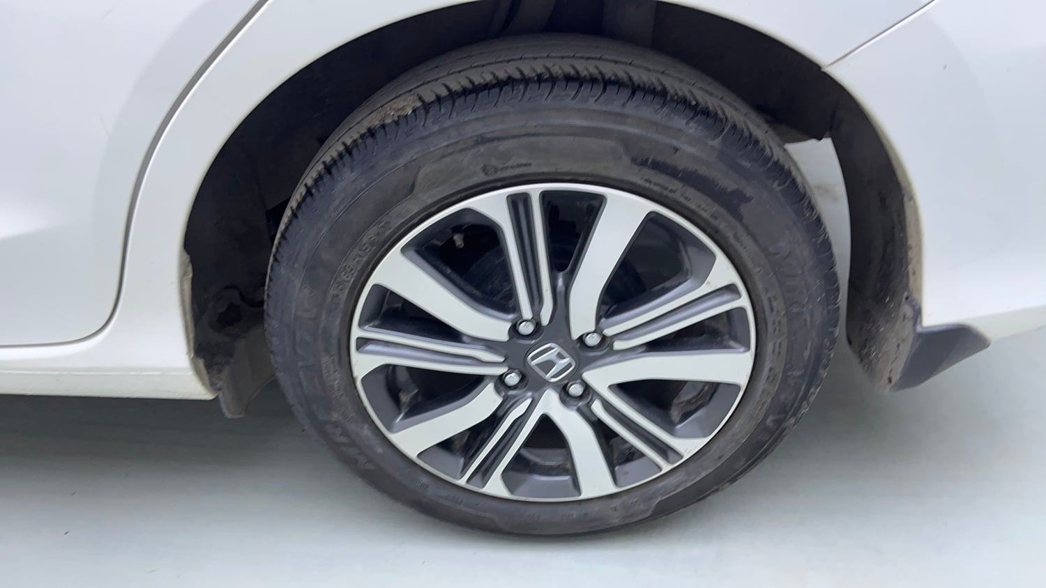 Used 2023 Honda Amaze VX 1.2 Petrol CVT Petrol Automatic tyres LEFT REAR TYRE RIM VIEW