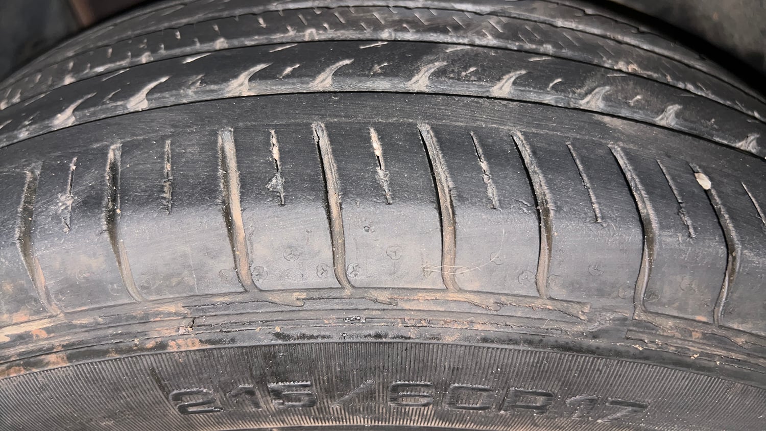 Used 2019 kia Seltos GTX Plus DCT 1.4 Petrol Automatic tyres RIGHT REAR TYRE TREAD VIEW