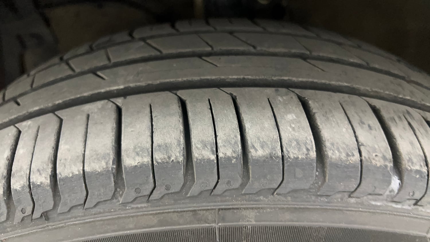 Used 2015 Maruti Suzuki Swift ZDi Diesel Manual tyres LEFT FRONT TYRE TREAD VIEW