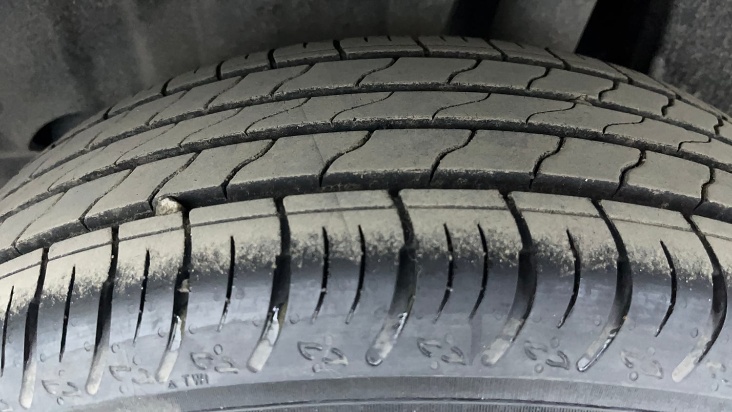Used 2024 Maruti Suzuki Fronx Alpha 1.0L Turbo 6 AT Petrol Automatic tyres LEFT REAR TYRE TREAD VIEW