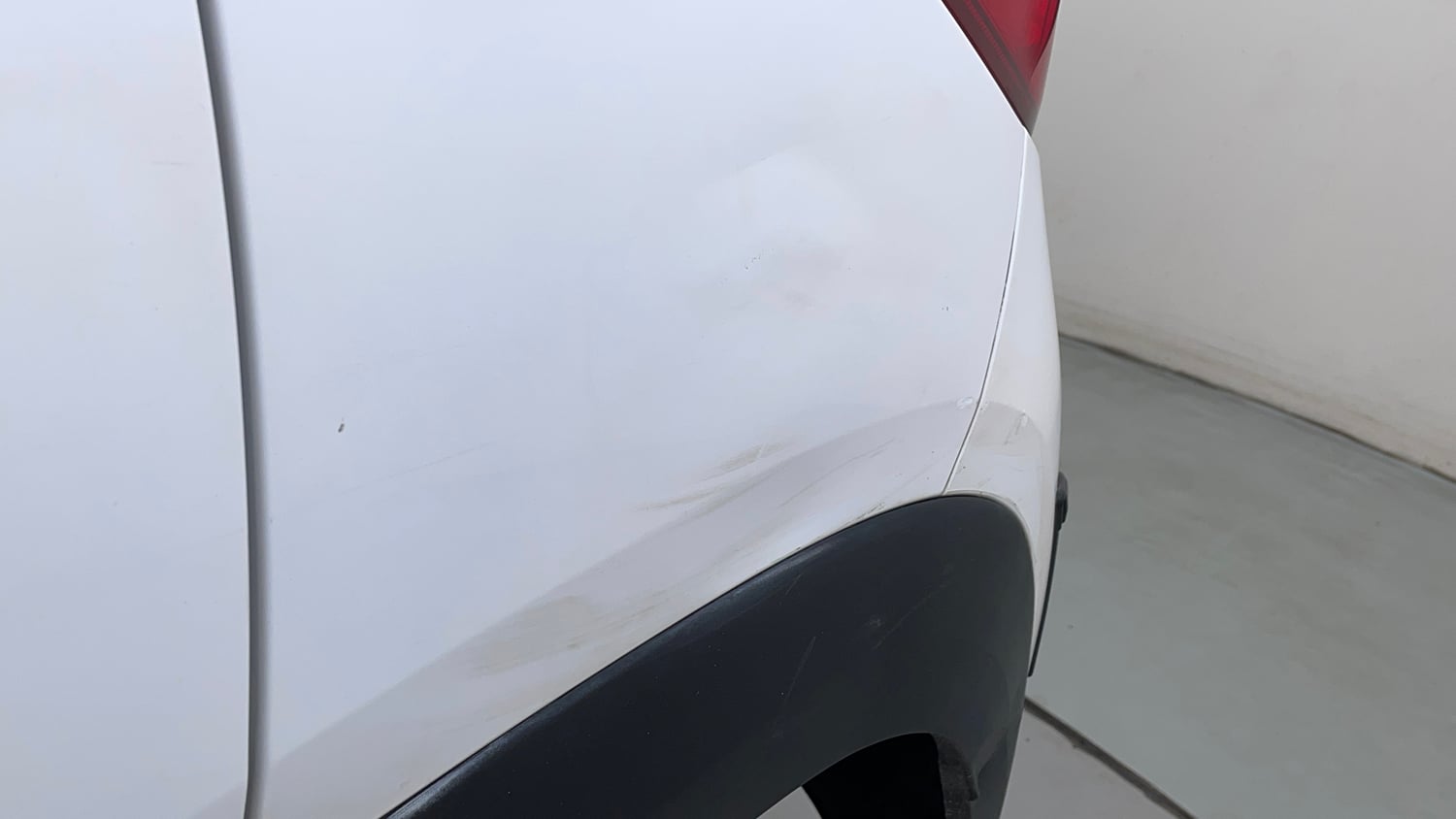 Used 2015 Renault Kwid RXT Petrol Manual dents MINOR SCRATCH