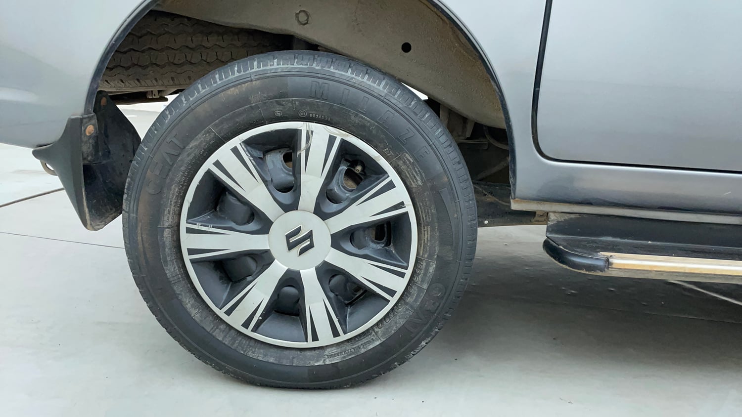 Used 2021 Maruti Suzuki Eeco 5 STR WITH A/C+HTR Petrol Manual tyres RIGHT REAR TYRE RIM VIEW