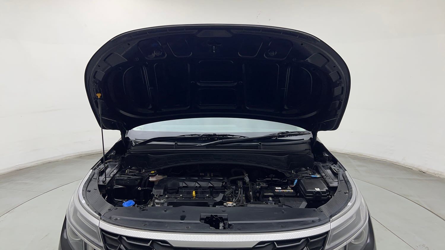 Used 2025 Kia Seltos HTE (O)1.5 Petrol MT Petrol Manual engine ENGINE & BONNET OPEN FRONT VIEW