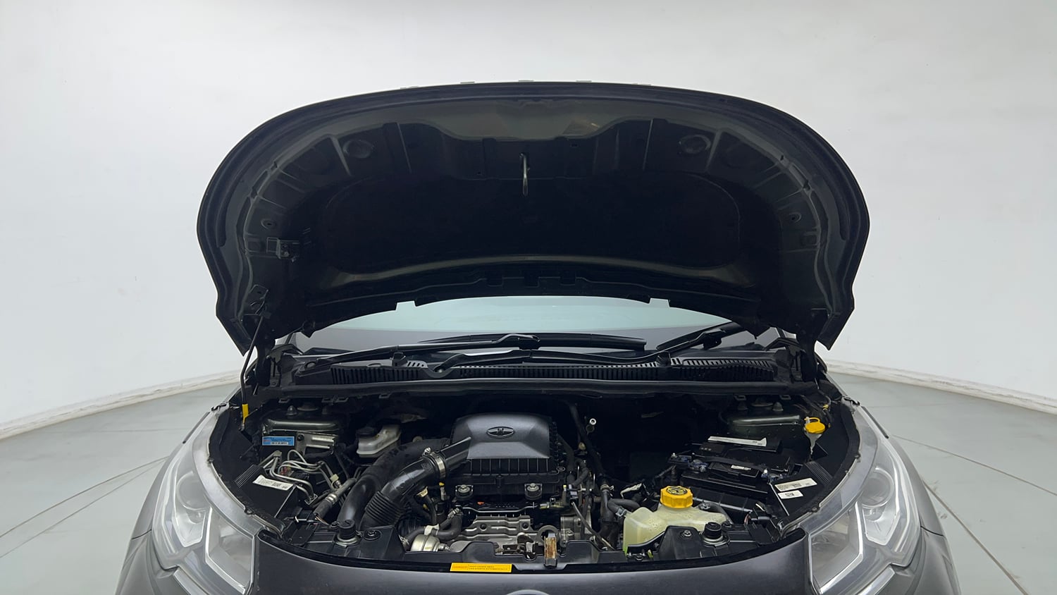 Used 2022 Tata Nexon XM (S) Petrol Manual engine ENGINE & BONNET OPEN FRONT VIEW