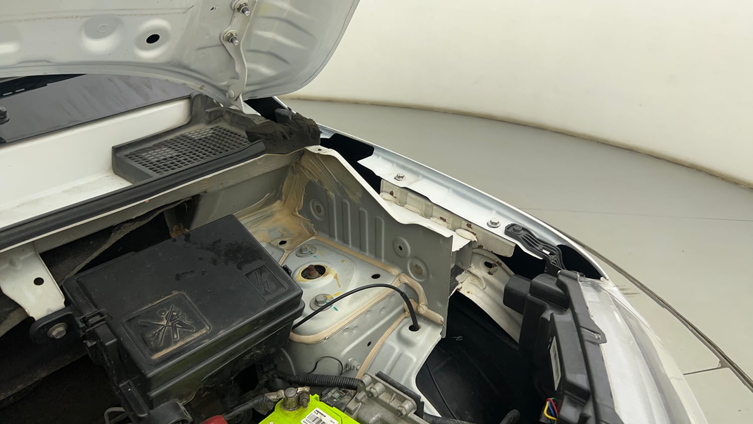 Used 2020 Renault Kwid 1.0 RXT AMT Opt Petrol Automatic engine ENGINE LEFT SIDE HINGE & APRON VIEW