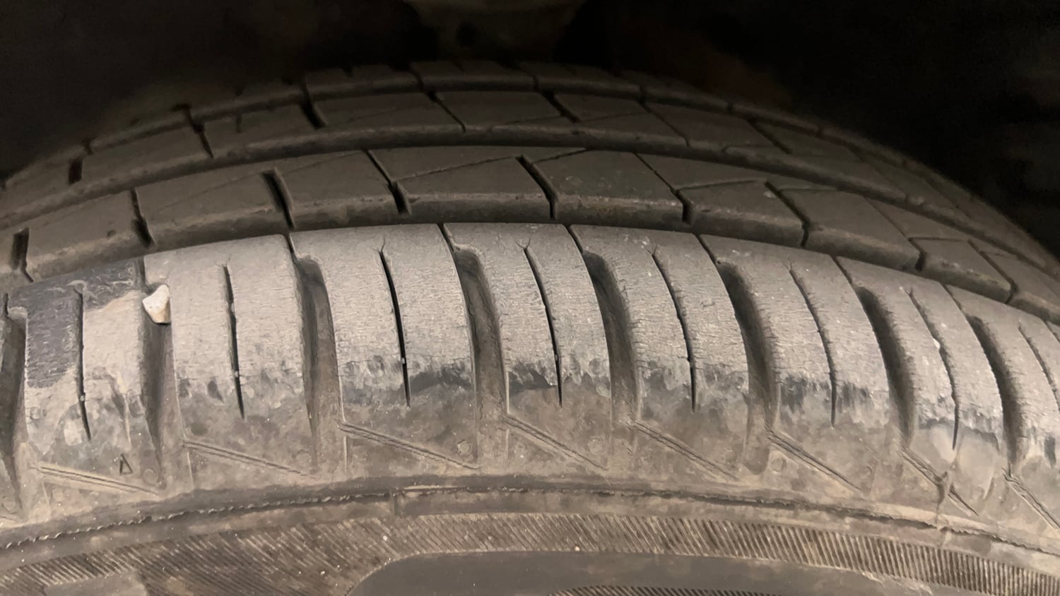 Used 2012 Maruti Suzuki Wagon R 1.0 VXi Petrol Manual tyres LEFT FRONT TYRE TREAD VIEW