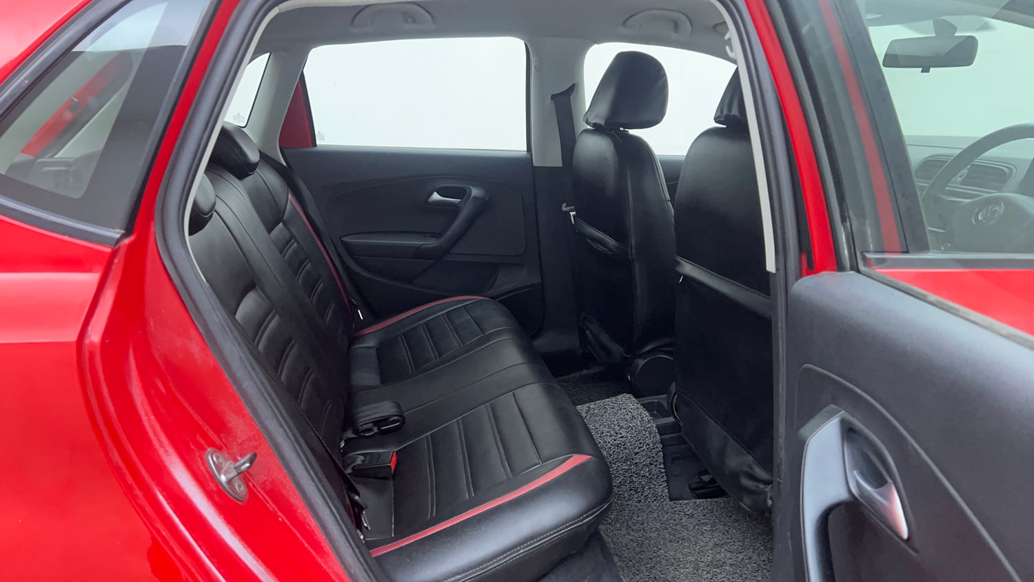 Used 2019 Volkswagen Polo Comfortline 1.0L (P) Petrol Manual interior RIGHT SIDE REAR DOOR CABIN VIEW